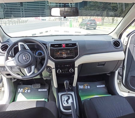 Alquilar Toyota Prisa 2021 en Sharjah